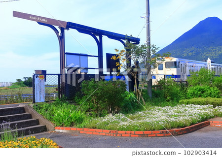 [Kagoshima Prefecture] Mt. Kaimondake in Satsuma and the southernmost station in Japan (Satsuma Fuji and Nishi-Oyama Station) 102903414