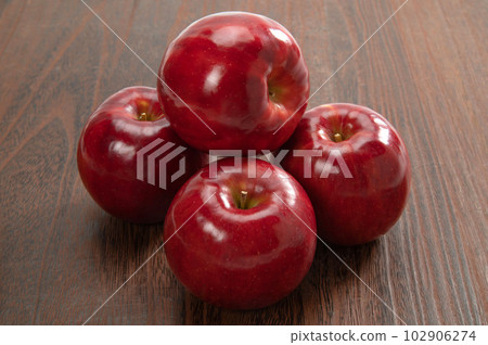 Japanese red apple, ruby 102906274