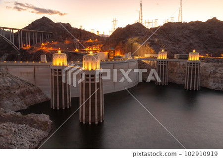 Hoover dam and Lake Mead 102910919