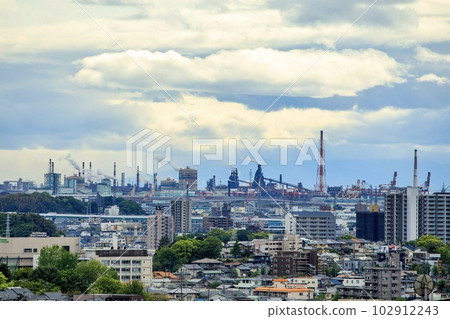 A group of factories in Tokai City seen from Takinomizu Park in Midori Ward, Nagoya City 102912243