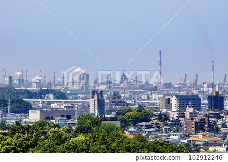 A group of factories in Tokai City seen from Takinomizu Park in Midori Ward, Nagoya City 102912246
