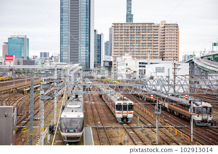[Kansai Main Line] Limited Express Nanki No. 3 departing from Nagoya Station 102913014