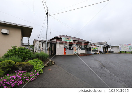 Osaki, Miyagi Scenery with a round mailbox (in front of Iwadeyama Station) 102913935