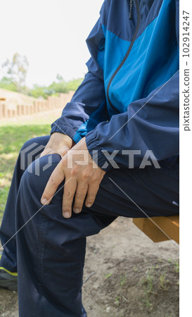 膝蓋疼痛的男性 | 關節疼痛圖片 膝蓋疼痛的男性 | 關節疼痛圖片 102914247