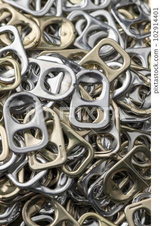 A lot of aluminum pull tabs 102914401