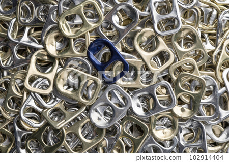 A lot of aluminum pull tabs 102914404