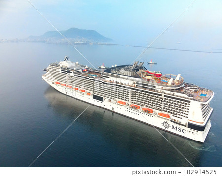 初夏拍攝遊輪MSC Bellissima抵達北海道函館市函館港 102914525