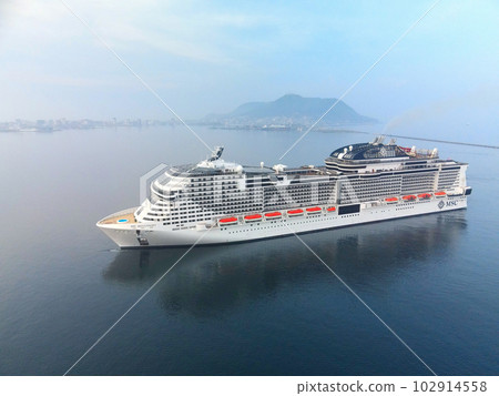 初夏拍攝遊輪MSC Bellissima抵達北海道函館市函館港 初夏拍攝遊輪MSC Bellissima抵達北海道函館市函館港 102914558