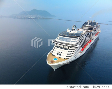 初夏拍攝遊輪MSC Bellissima抵達北海道函館市函館港 初夏拍攝遊輪MSC Bellissima抵達北海道函館市函館港 102914563
