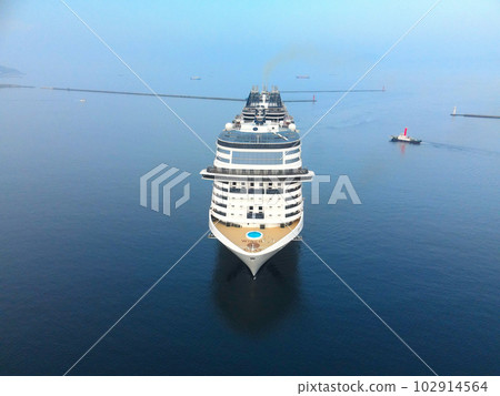 初夏拍攝遊輪MSC Bellissima抵達北海道函館市函館港 初夏拍攝遊輪MSC Bellissima抵達北海道函館市函館港 102914564