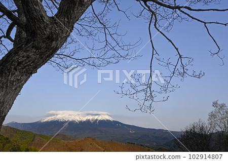 Mount Ontake from Jizo Pass of Kaida Kogen Mount Ontake from Jizo Pass of Kaida Kogen 102914807