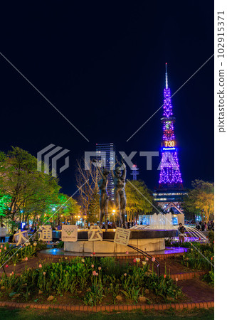 Hokkaido Sapporo city night view of Odori Park 102915371