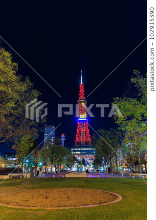 Hokkaido Sapporo city night view of Odori Park 102915390