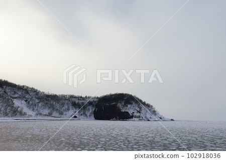 知床半島的雪景 102918036