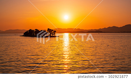 Dusk of Lake Shinji Dusk of Lake Shinji 102921877
