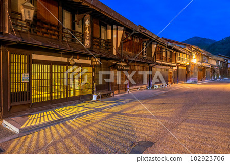 長野縣,中山道,奈良井宿的街景,夜景,夜景 長野縣,中山道,奈良井宿的街景,夜景,夜景 102923706