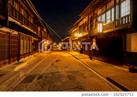 長野縣,中山道,奈良井宿的街景,夜景,夜景 長野縣,中山道,奈良井宿的街景,夜景,夜景 102923711
