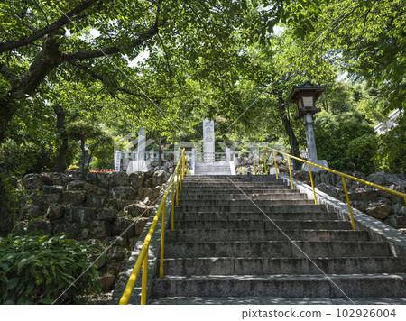 Kenkun Shrine (Kita Ward, Kyoto City) Stone steps in front of "Great Peace Goddess" Jinseki Kenkun Shrine (Kita Ward, Kyoto City) Stone steps in front of "Great Peace Goddess" Jinseki 102926004