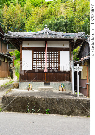 大阪府高槻市梶原一里塚遺跡地藏堂 大阪府高槻市梶原一里塚遺跡地藏堂 102926677