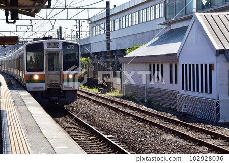 東海道本線掛川站和電車掛川市1號站台(下行) 東海道本線掛川站和電車掛川市1號站台(下行) 102928036