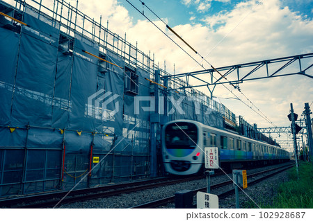 東京東村山站周邊高架鐵路建設及過往列車 2023.05 b-4 強調冷暖色調 102928687