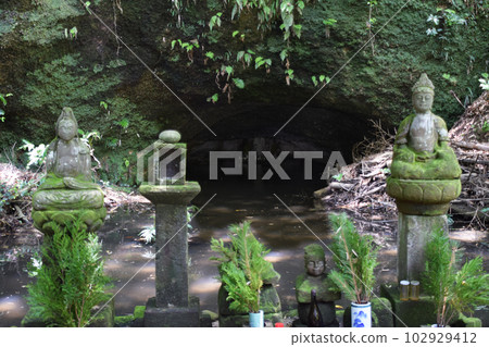 岩屋不動（道仙庵） 102929412