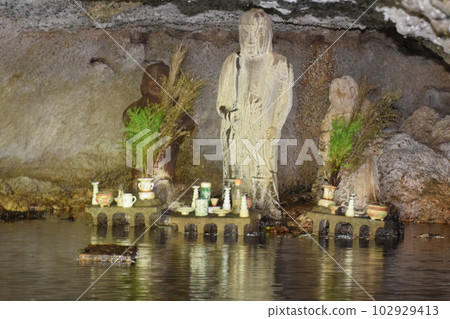 岩屋不動（道仙庵） 102929413