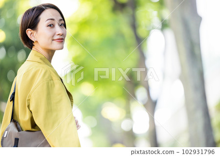 middle-aged female travel middle-aged female travel 102931796