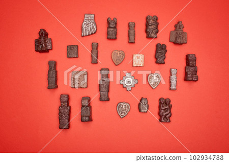 Set of statues tiwanaku on red background with top view Set of statues tiwanaku on red background with top view 102934788