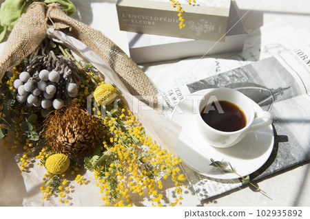 Bouquet of dried flowers and coffee 102935892