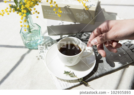 woman holding a coffee cup 102935893