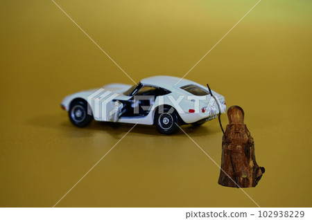 old man with classic car on gold background 102938229