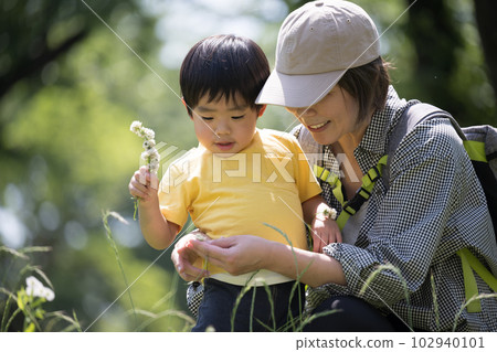 For leisure and outings for parents and children, while walking in the park or trekking and experiencing nature. 102940101