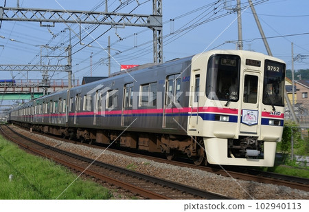 京王 9000 系列 9702F 京王電車/巴士開通第 110 次車頭標記 102940113