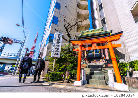 Tokyo cityscape in Japan Continuous midsummer day ... Fushimi Sanpo Inari Shrine and Tokyo Tower in front of Akabane Bridge = 18th Tokyo cityscape in Japan Continuous midsummer day ... Fushimi Sanpo Inari Shrine and Tokyo Tower in front of Akabane Bridge = 18th 102940354