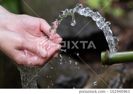 touch spring water 102940963