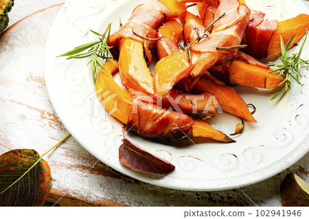 Baked pumpkin with bacon Baked pumpkin with bacon 102941946