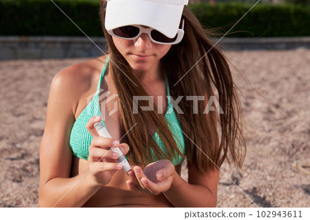 Self-reliant teenager checks and measures blood glucose levels. Active diabetic lifestyle. 102943611