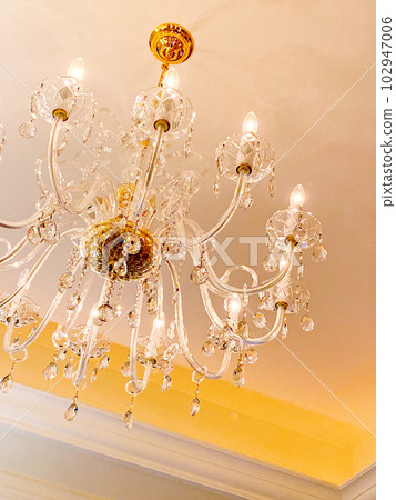 Indirect lighting and sparkling chandeliers Indirect lighting and sparkling chandeliers 102947006