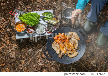 Samgypsal Korean BBQ Barbecue of Korean pork (samgyeopsal) 102947664