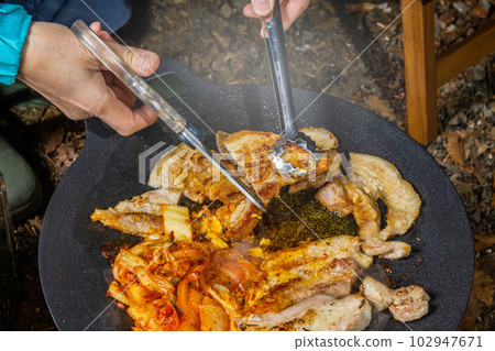 Samgypsal Korean BBQ Barbecue of Korean pork (samgyeopsal) 102947671