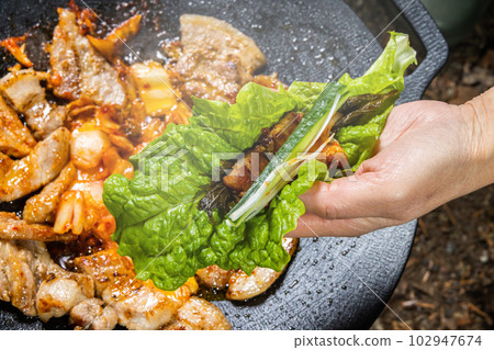 Samgypsal Korean BBQ Barbecue of Korean pork (samgyeopsal) 102947674