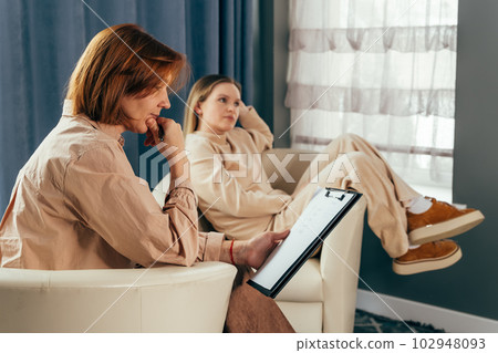 A psychologist listens and writes down the problems. A psychologist listens and writes down the problems. 102948093