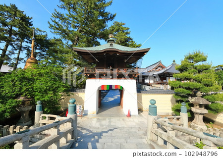 [香川縣]四國聖地“第75號Fudasho”宗本山善通寺（Saise橋和Shogakumon Gate） 102948796