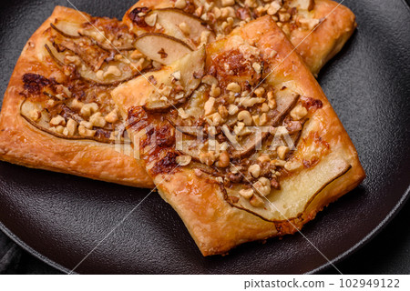 Delicious fresh sweet pie or pizza with pear, brie cheese, honey and nuts 102949122