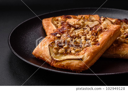 Delicious fresh sweet pie or pizza with pear, brie cheese, honey and nuts 102949128