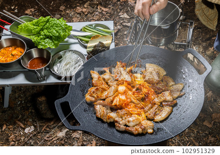 Samgypsal韓國燒烤韓國豬肉燒烤(samgyeopsal) Samgypsal韓國燒烤韓國豬肉燒烤(samgyeopsal) 102951329