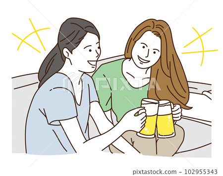 微笑著喝啤酒的年輕女性 微笑著喝啤酒的年輕女性 102955343