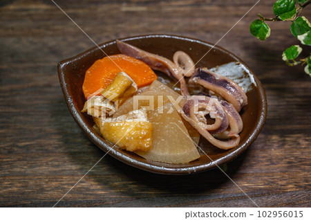 燜魷魚和蘿蔔 燜魷魚和蘿蔔 102956015