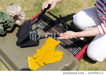 Hand photo of a person preparing leisure goods 102956111